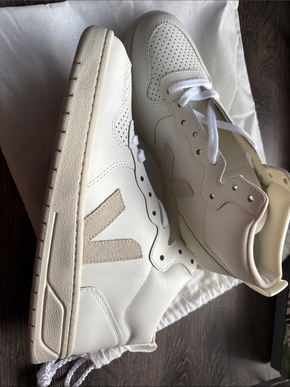 NEW Veja V-15 Mid Top Sneaker White Sneakers - Picture 3 of 6
